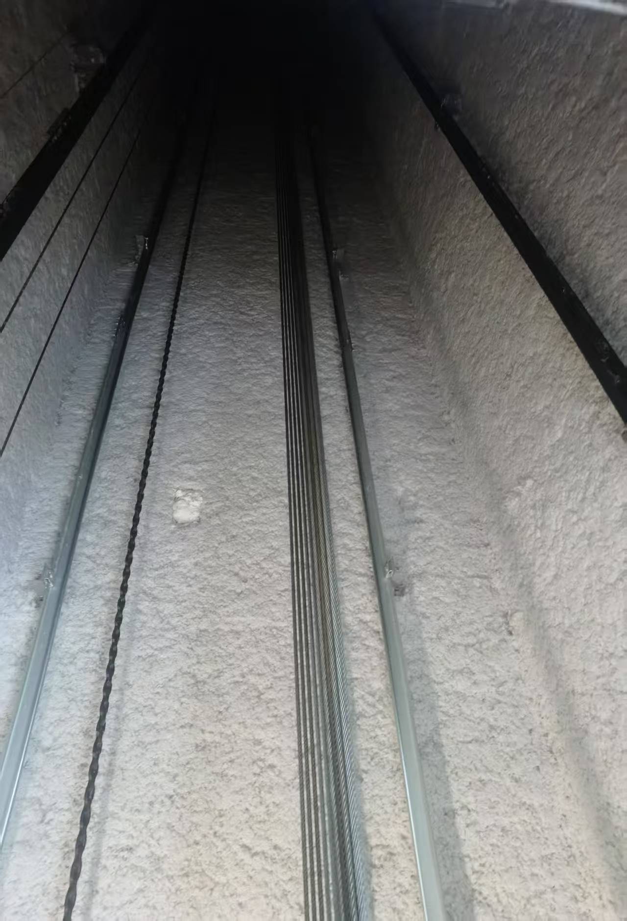 玖樟台瀾庭觀邸電梯噴塗